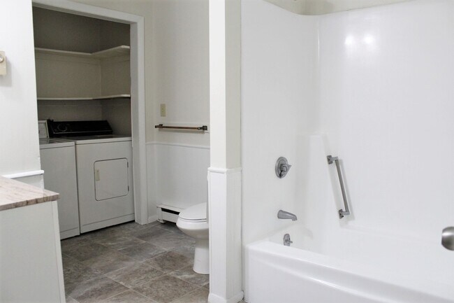 Building Photo - 10 Belchertown Rd