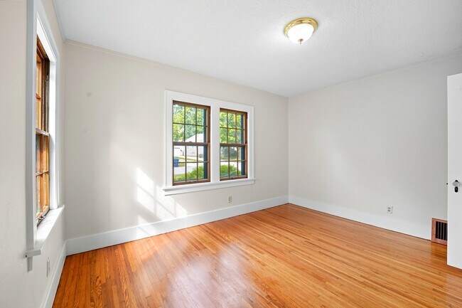 Building Photo - 411 Kingsley Ave