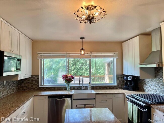 Building Photo - 5255 Folkstone Dr