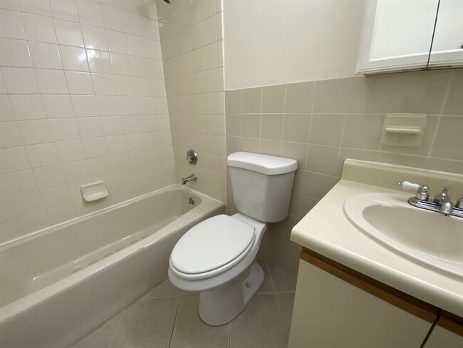 Building Photo - 383 Huse Rd