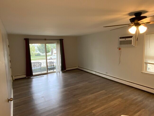 Building Photo - 4652 Custer Ave