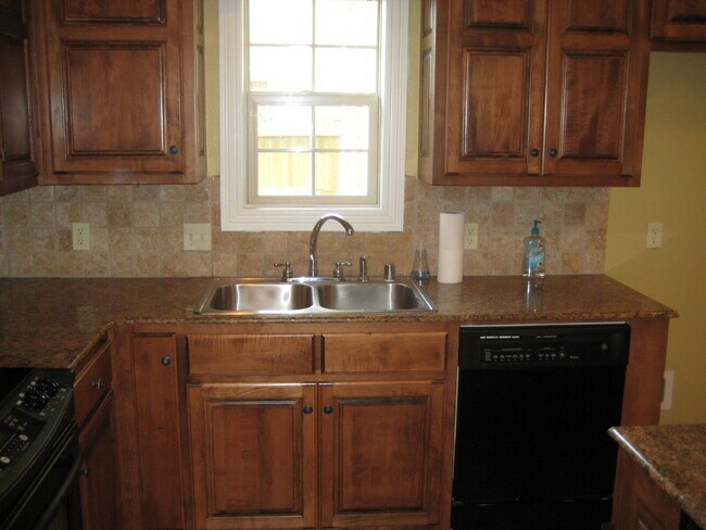 Building Photo - 15 Bluestem Ln