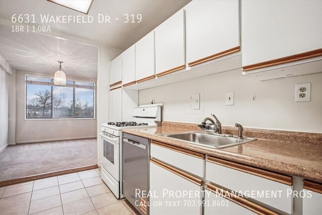 Building Photo - 6631 Wakefield Dr