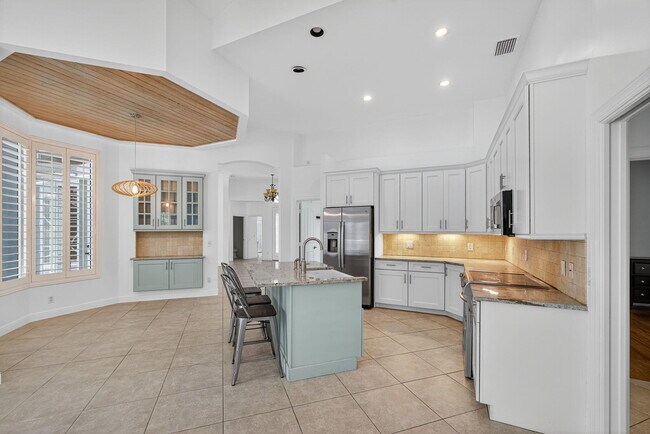 Building Photo - 8401 SE Ketch Ct