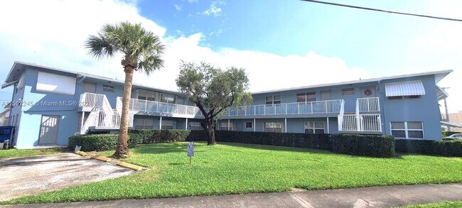 Building Photo - 3856 S Circle Dr
