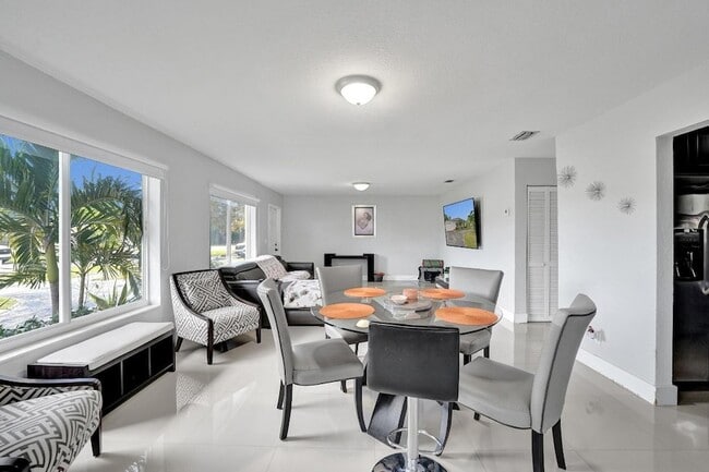 Building Photo - 3322 McKinley St