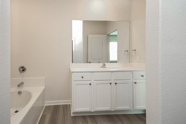 Building Photo - 25314 Shadowdale Dr