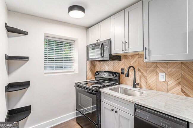 Building Photo - 846 Mell Ct S E