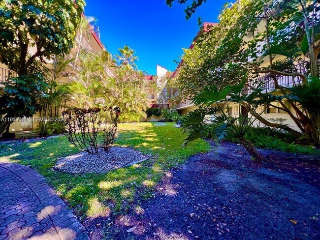 Building Photo - 3300 Spanish Moss Terrace