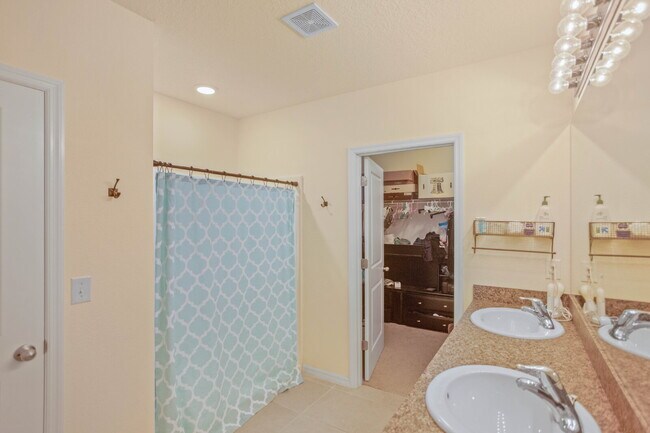 Building Photo - Move-In Ready! Beautiful 4-Bedroom Home with Modern Finishes & Room to Grow