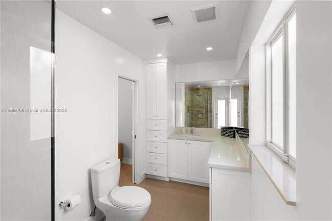 Building Photo - 5236 SW 64th Ave