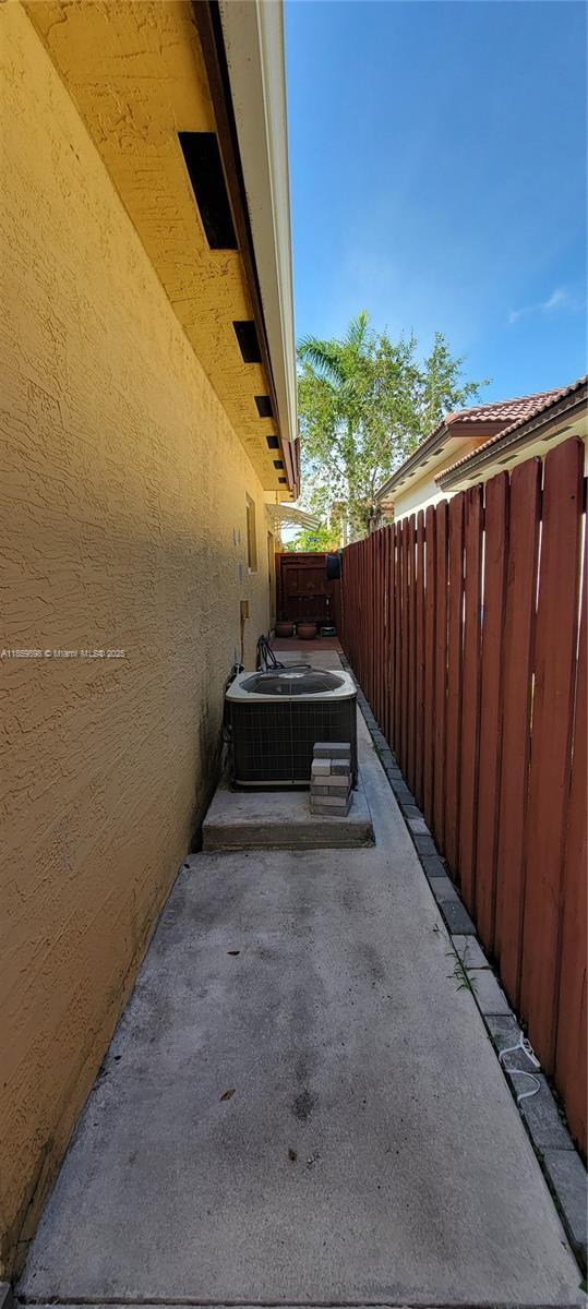Building Photo - 2501 NE 41st Terrace