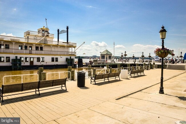 Building Photo - 1808 W Abingdon Dr