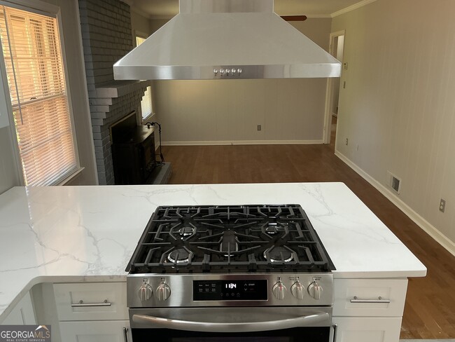 Building Photo - 3988 Rainbow Dr