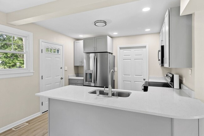 Building Photo - Newly Remodeled 3-Bedroom Home in Town of Blackstone!