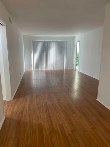 Building Photo - 1520 Venice Blvd