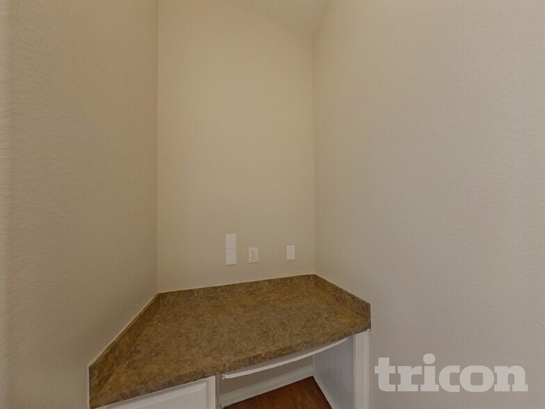 Building Photo - 541 Kerry St