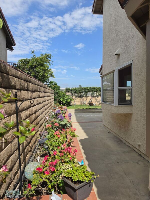 Building Photo - 27875 Avenida Armijo
