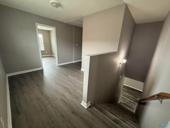 Building Photo - 3129 Lakeland Dr SW
