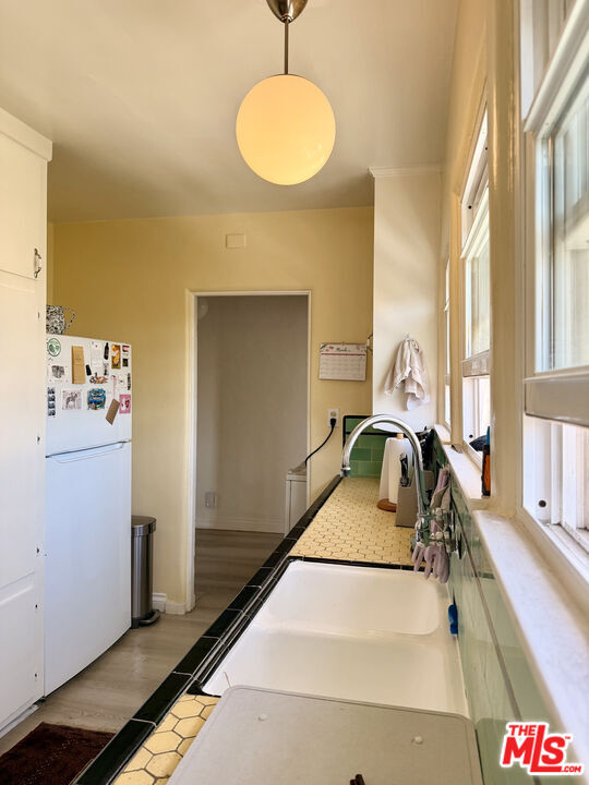 Building Photo - 1362 S Stanley Ave