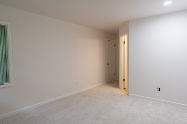 Building Photo - 4bd/3.75ba