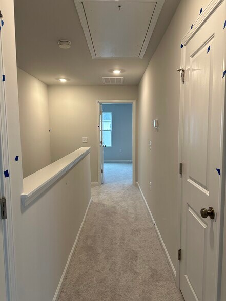 Building Photo - 2517 Kasota Ln