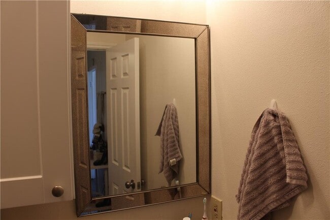 Building Photo - 706 W 24th St