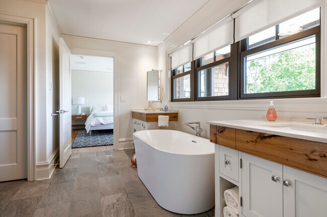 Building Photo - 9 Arlington Ave