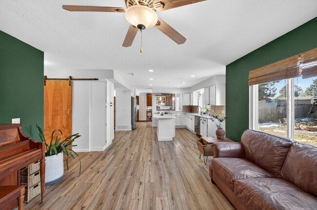 Building Photo - Available Immediately! Beautiful home in the Fairfax and Briargate neighborhood!