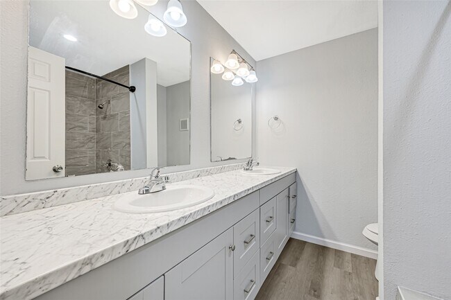 Building Photo - 16800 Sugar Pine Dr