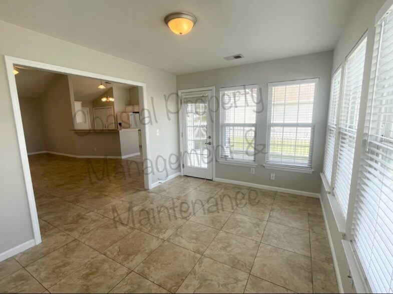 Building Photo - 1156 Great Lakes Cir