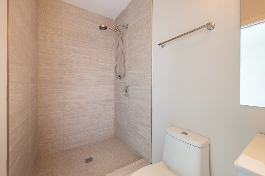 Building Photo - 5110 Fort Totten Dr NE