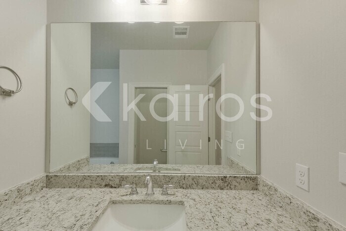 Building Photo - 6536 Roux Dr