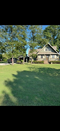 Building Photo - 230 S Lakeshore Dr