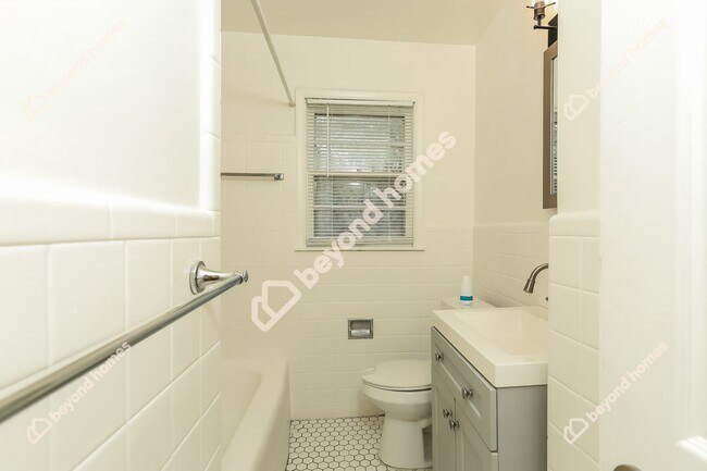 Building Photo - This Cozy 4 bedroom / 2 full bath and 2,09...