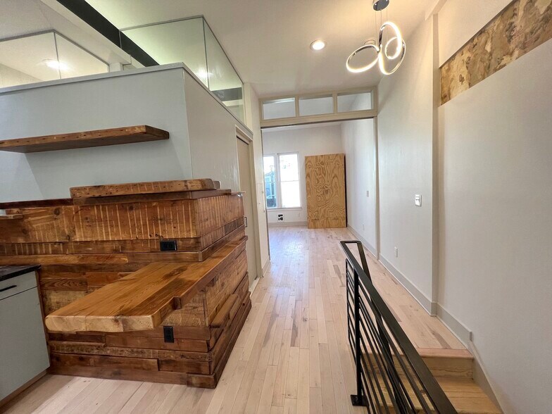 Building Photo - 2019 S Beechwood St
