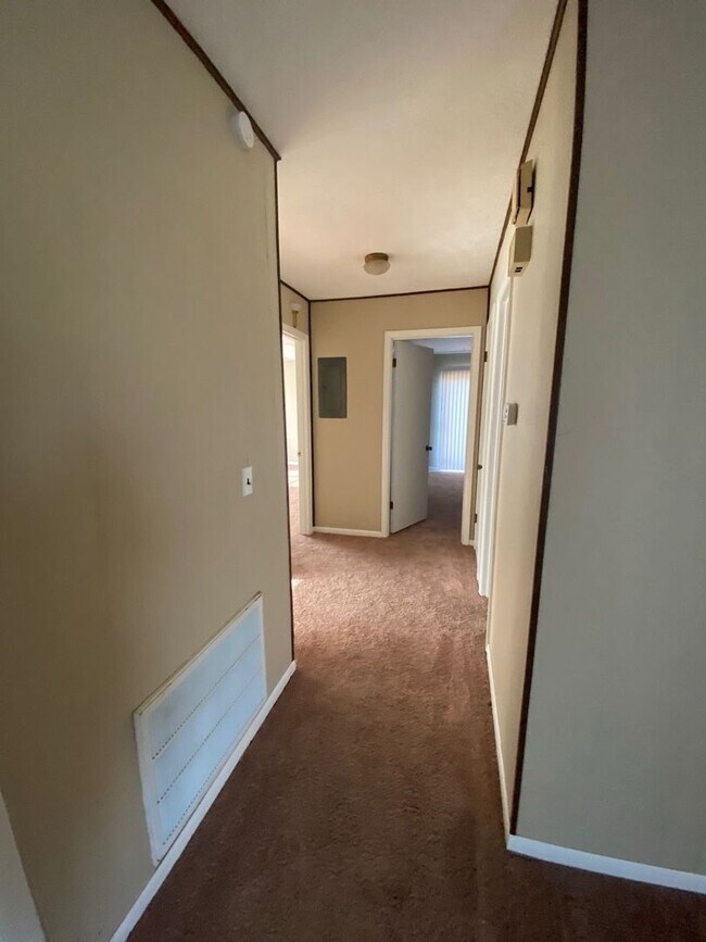 Building Photo - Spacious 3Bed/2Ba Brick Home Near Tyndall AFB! *1/2 Off Security Deposit for Active-Duty Miliary!*