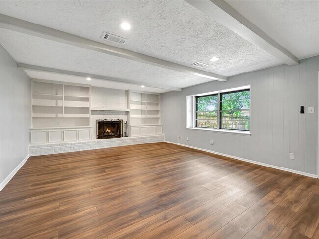 Building Photo - 15014 Torry Pines Rd