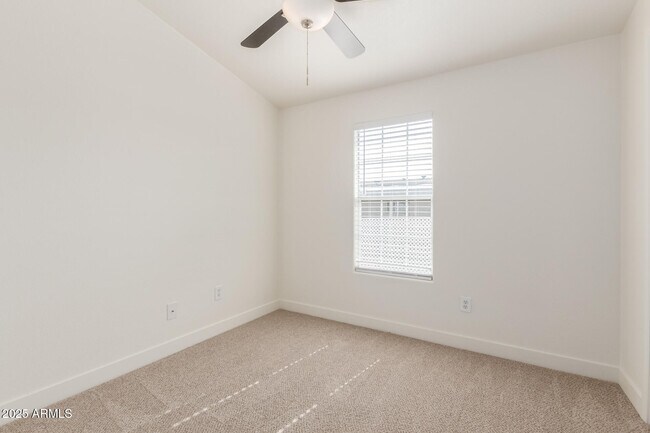 Building Photo - 120 N Val Vista Dr