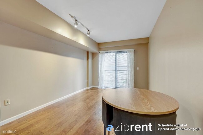 Building Photo - 1 br, 1 bath Condo - 701 Columbia Street, ...