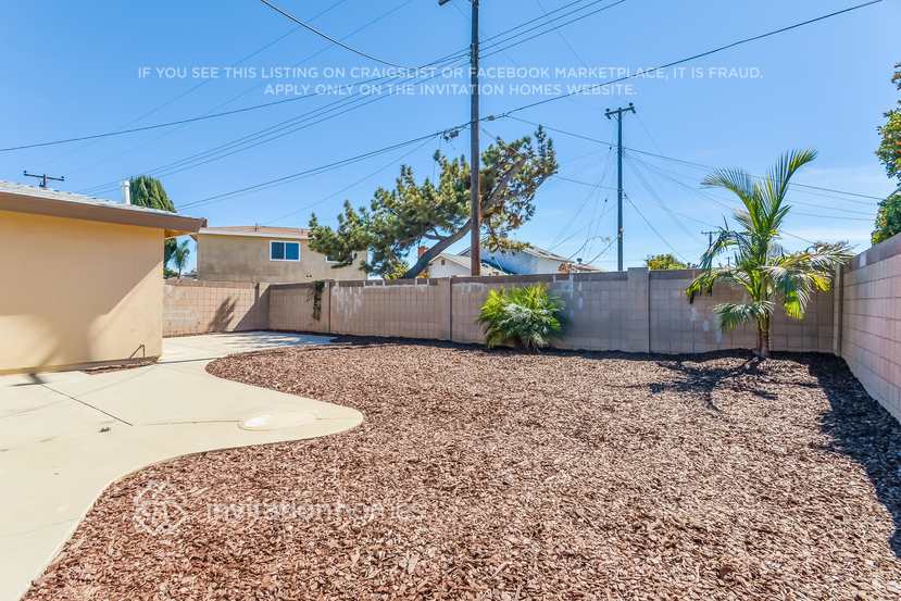 Building Photo - 1410 E Abila St