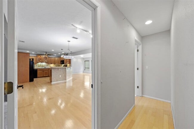 Building Photo - 8006 Oak Dr