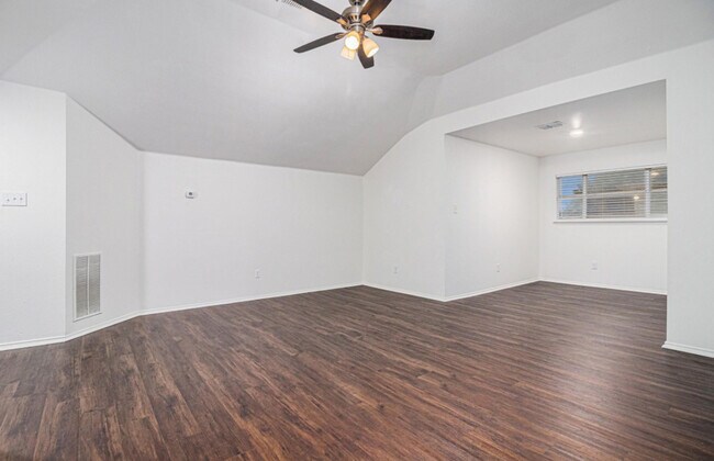 Building Photo - 403 Victory Ln