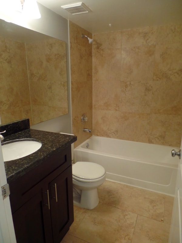 Building Photo - 2811 N Oakland Forest Dr