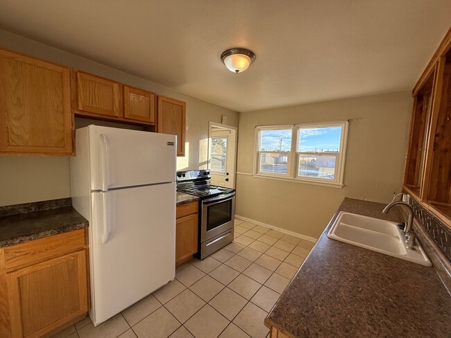 Building Photo - Two bedrooms, one quarter bathroom home, pet friendly, central air!