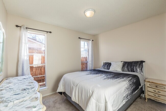 Building Photo - 5457 Blue Quail Dr