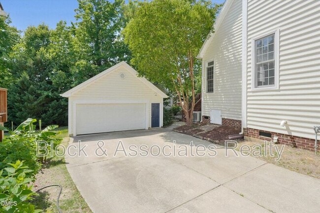 Building Photo - 109 Old Savannah Dr