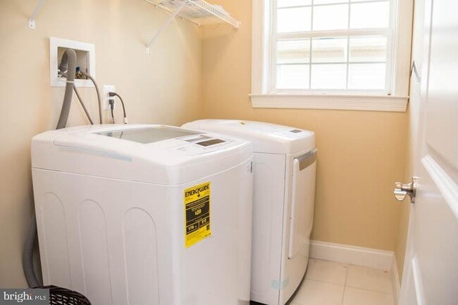 Building Photo - 415 Dearnley St