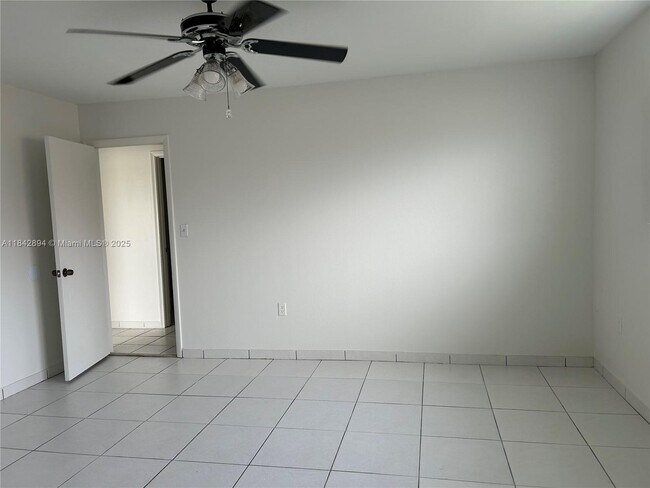 Building Photo - 955 SW 87th Ct