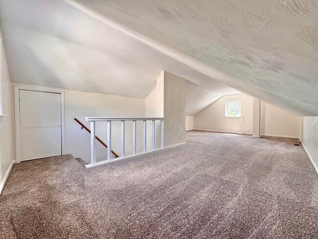 Building Photo - 107 N Robbins Ct
